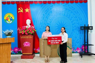 Trường Mầm non Tư Nghĩa tiếp nhận 2 tivi do Agribank Chi nhánh Tư Nghĩa trao tặng